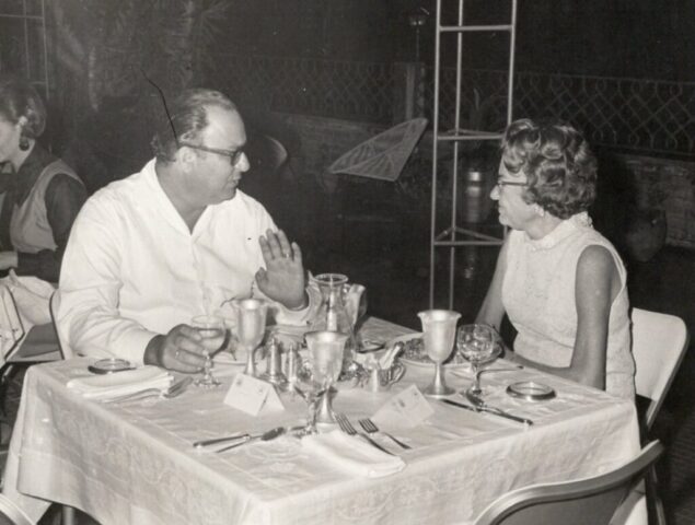 President Somoza and Mary Crockett, informal reception, home of Col and Mrs William P Francisco, 1967. Foto SIP