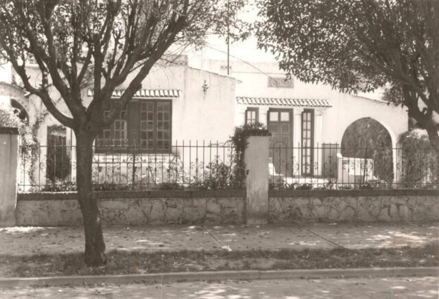 A colonial style house in Colonia Hipódromo where the Crockett's lived in Mexico City, México, Dec 1948. ©KMC