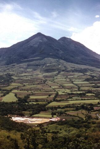 Volcán de San Vicente, El Salvador, 1958. ©KMC