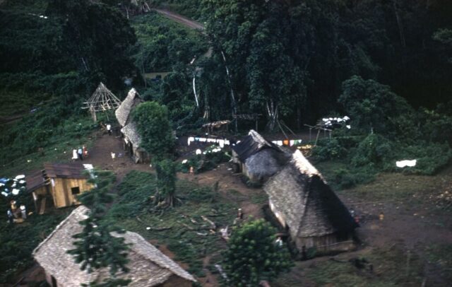 Thatch roof huts in Quinama village, Nicaragua, 1958. ©KMC